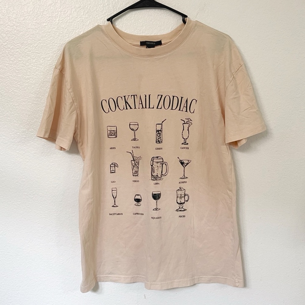 EUC - F21 Cocktail Zodiac Signs Oversized T-Shirt, Women’s Small, Peach/Black